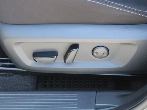 Used 2023 Nissan Rogue SV FWD image 32