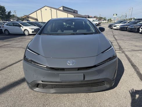 Used 2025 Toyota Prius LE FWD image 3