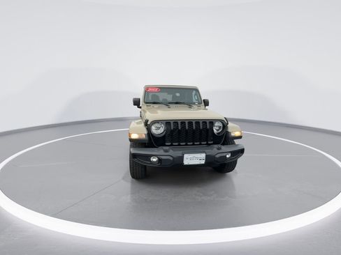 Used 2022 Jeep Gladiator Willys image 3