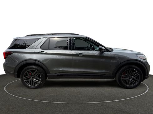 Used 2025 Ford Explorer ST-Line w/ ST-Line Street Pack AWD/4WD image 7