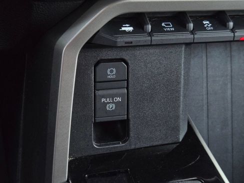 Used 2022 Toyota Tundra SR5 w/ SR5 Premium Package RWD image 18