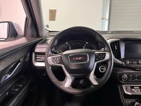 Used 2024 GMC Terrain SLE image 21
