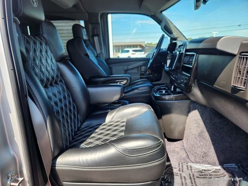 Used 2023 Chevrolet Express 2500 image 33