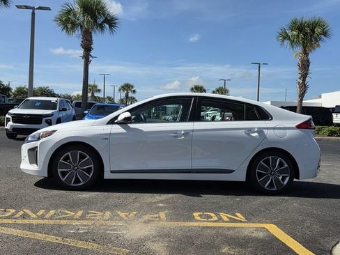 Used 2017 Hyundai Ioniq Limited FWD image 3