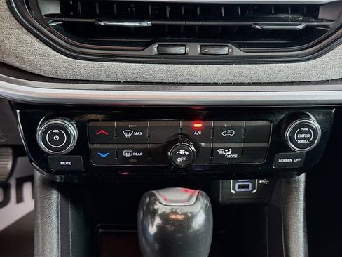 Used 2022 Jeep Compass Latitude image 15