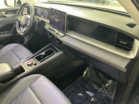 Used 2026 Volkswagen Tiguan SE AWD/4WD image 27