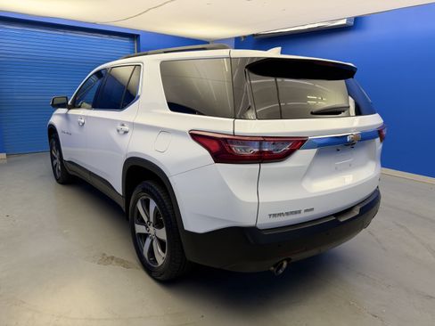 Used 2021 Chevrolet Traverse LT w/ LT Premium Package AWD/4WD image 5