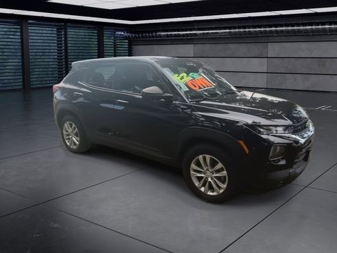 Used 2023 Chevrolet TrailBlazer LS image 2