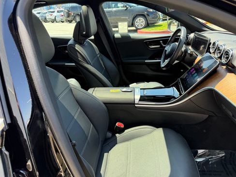 Used 2025 Mercedes-Benz C 300 Sedan image 19