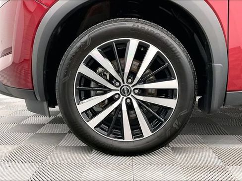 Used 2025 Nissan Pathfinder Platinum AWD/4WD image 10