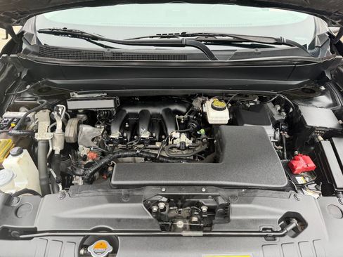 Used 2017 Nissan Pathfinder Platinum w/ Family Entertainment Package image 9