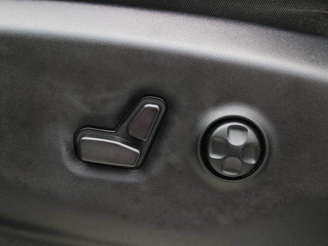 Used 2023 Chrysler Pacifica Touring-L FWD image 22