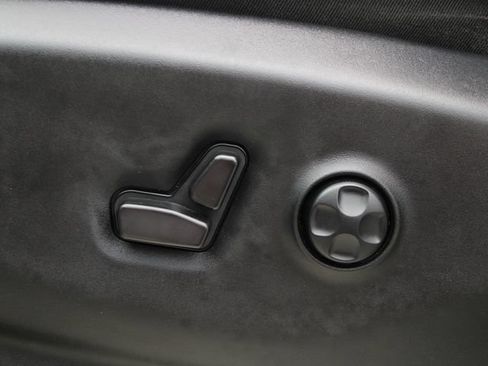 Used 2023 Chrysler Pacifica Touring-L FWD image 22