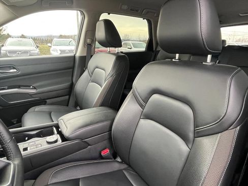 Used 2024 Nissan Pathfinder SL image 8