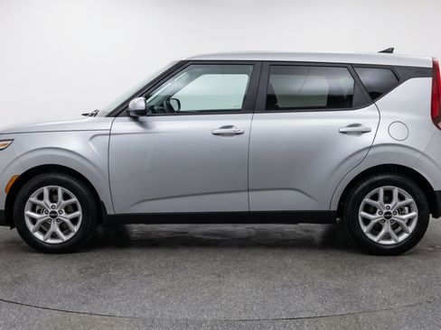 Used 2025 Kia Soul LX w/ LX Technology Package FWD image 7