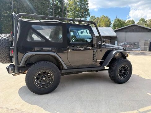 Used 2015 Jeep Wrangler Rubicon w/ Power Convenience Group AWD/4WD image 7