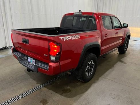 Certified 2018 Toyota Tacoma TRD Off-Road AWD/4WD image 4