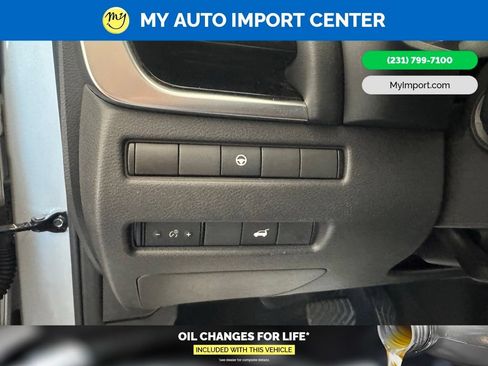 Used 2023 Nissan Rogue SL AWD/4WD image 13