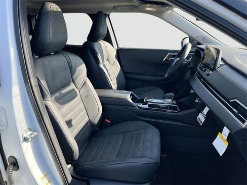 New 2026 Mitsubishi Outlander Trail Edition image 33