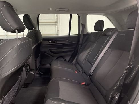 Used 2024 Jeep Grand Cherokee Laredo image 17