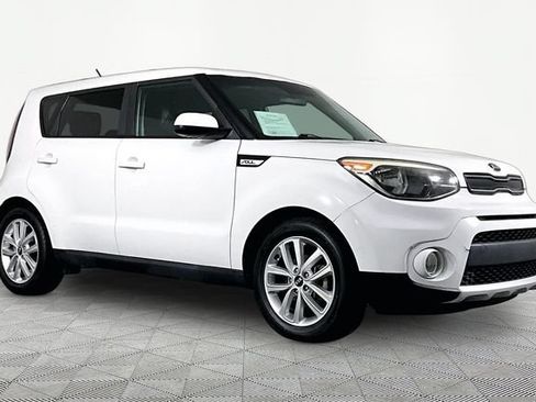 Used 2018 Kia Soul + FWD image 3