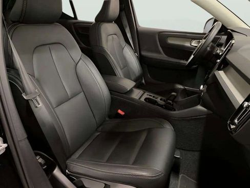 Used 2025 Volvo XC40 B5 Core image 67