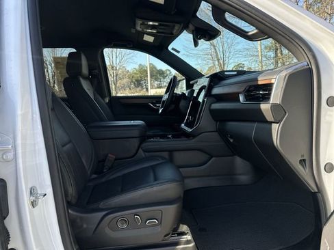 Used 2025 GMC Yukon XL Denali image 30
