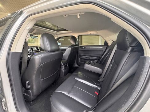 Used 2009 Chrysler 300 Touring image 13