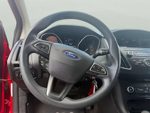 Used 2015 Ford Focus SE FWD image 13