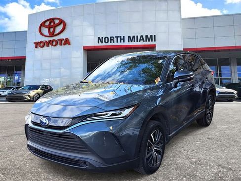 Used 2024 Toyota Venza LE image 2