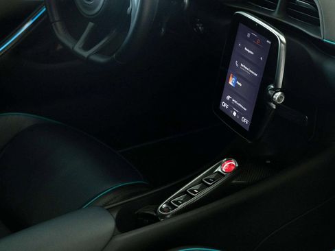 Used 2023 McLaren Artura Coupe image 25