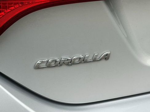 Used 2019 Toyota Corolla LE FWD image 14