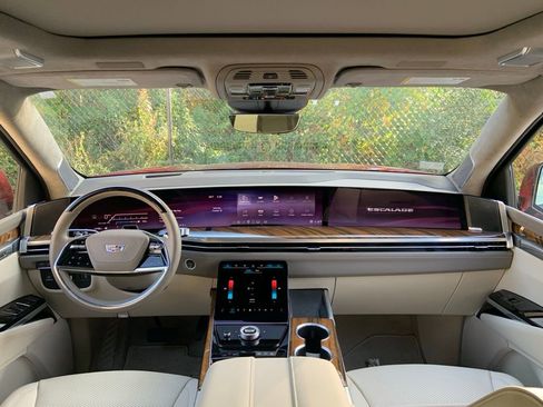 Used 2025 Cadillac Escalade Sport Platinum w/ LPO, Floor Liner Package image 19