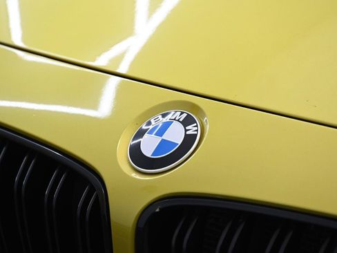 Used 2018 BMW M3 RWD image 9