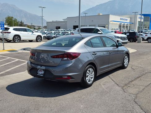 Used 2020 Hyundai Elantra SE w/ Winter Weather Package FWD image 3