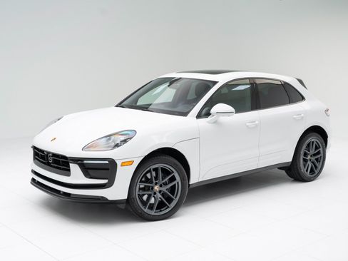 Certified 2026 Porsche Macan AWD/4WD image 1