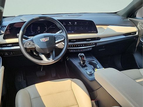 Certified 2025 Cadillac XT4 Premium Luxury w/ Technology Package AWD/4WD image 16