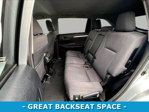 Used 2018 Toyota Highlander LE FWD image 22