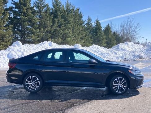 Used 2025 Volkswagen Jetta Sport image 18