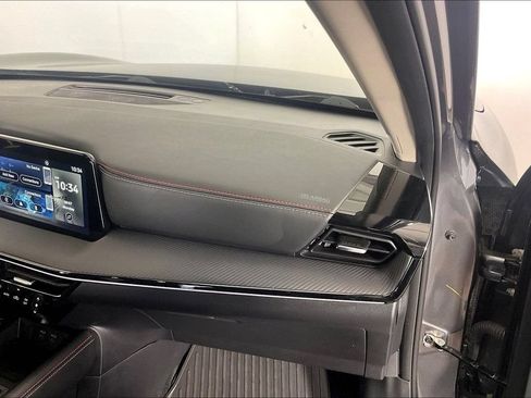 Certified 2025 Nissan Kicks SR FWD image 19