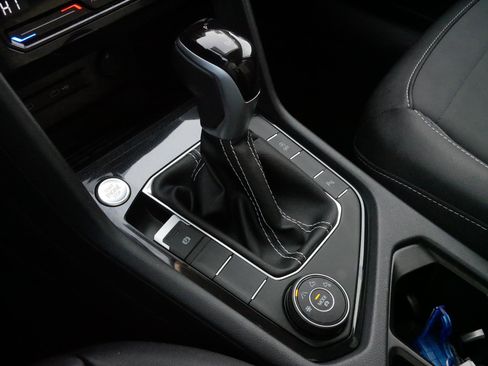 Used 2025 Volkswagen Taos SE image 24