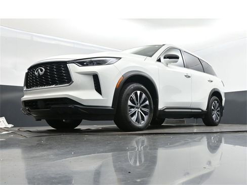 Certified 2025 INFINITI QX60 Pure image 40