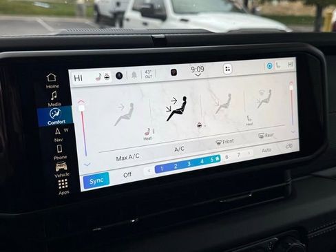 New 2025 Jeep Wrangler Unlimited Rubicon w/ Steel Bumper Group image 18