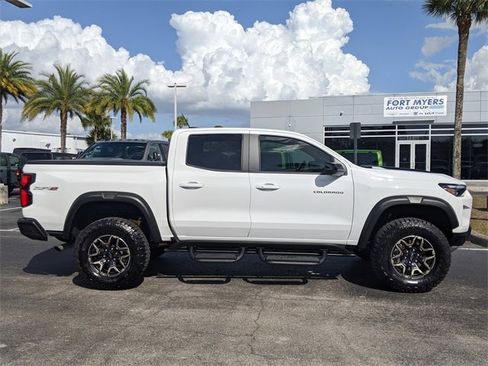 Used 2024 Chevrolet Colorado ZR2 w/ ZR2 Convenience Package III image 3