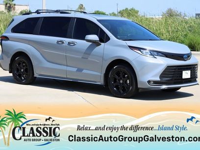 Certified 2025 Toyota Sienna XLE Woodland Edition
