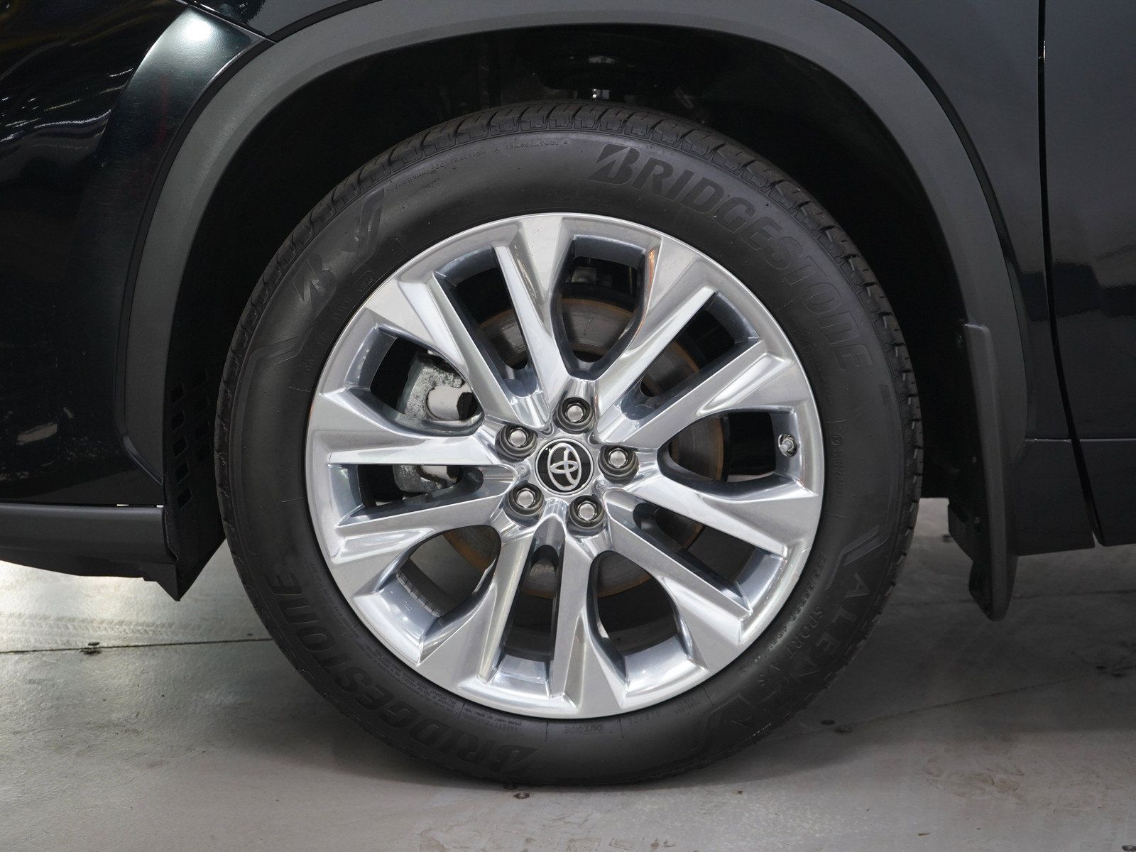Used 2024 Toyota Highlander Limited AWD/4WD image 31
