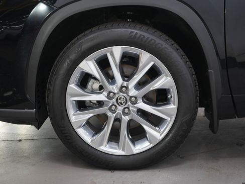 Used 2024 Toyota Highlander Limited AWD/4WD image 31