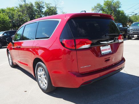 New 2025 Chrysler Voyager LX image 8
