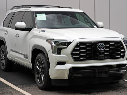 Used 2023 Toyota Sequoia Platinum AWD/4WD image 59