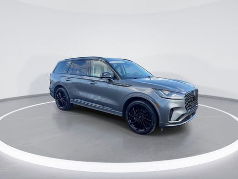 Used 2025 Lincoln Aviator Reserve w/ Equipment Group 201A image 2